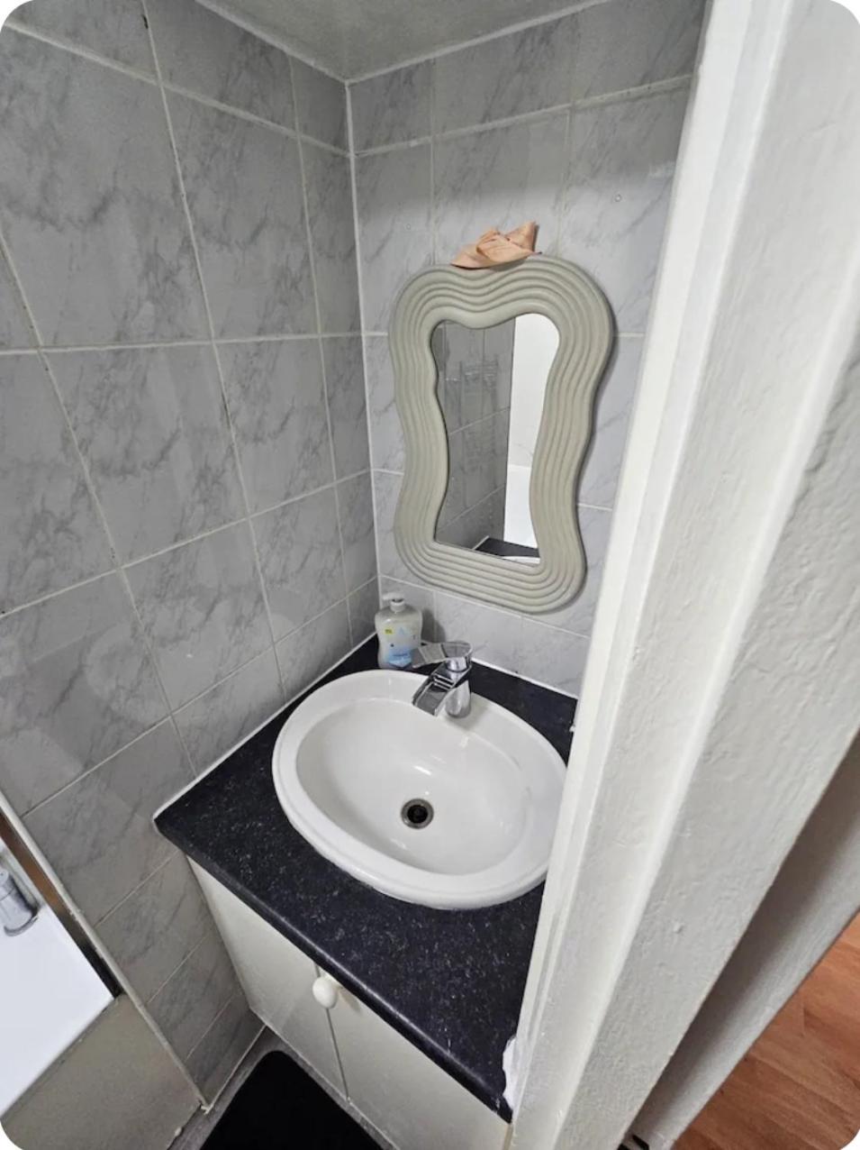 New Flat Next The Tube And Connections To The Centre Apartment London